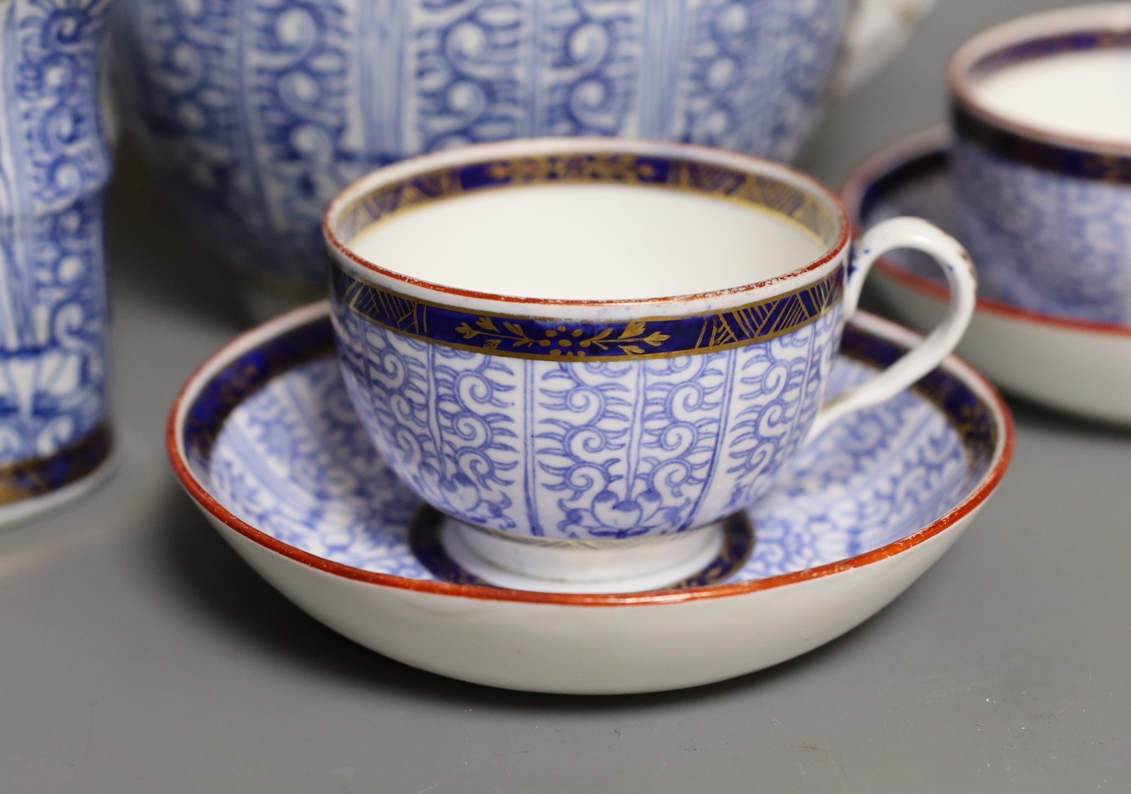 Two Worcester Royal Lily cups and saucers, a cream jug and a teapot- 18 cms high including lid